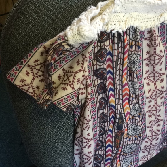 Rue 21 multi color crop top - Picture 3 of 3